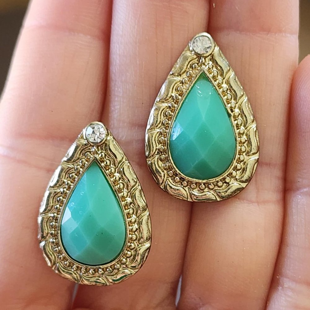 howlite, gold plated, rhinestone stud earrings